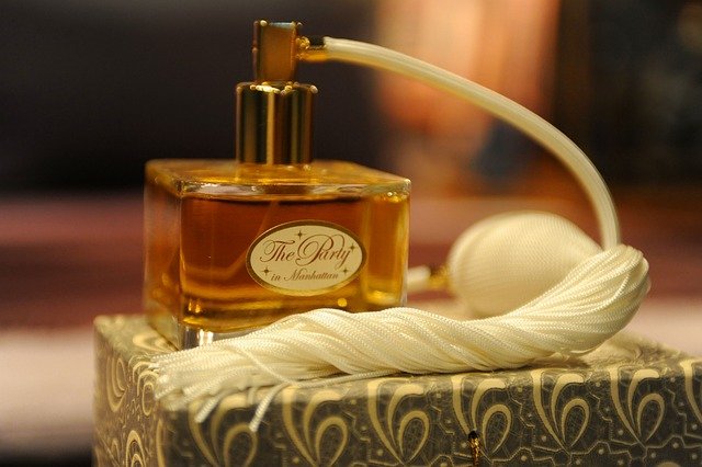 perfume-144546_640 Koleżanko czy chcesz pachnieć jak najlepiej ubrana kobieta świata