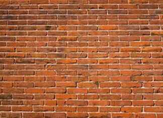 Z czego się muruje komin?